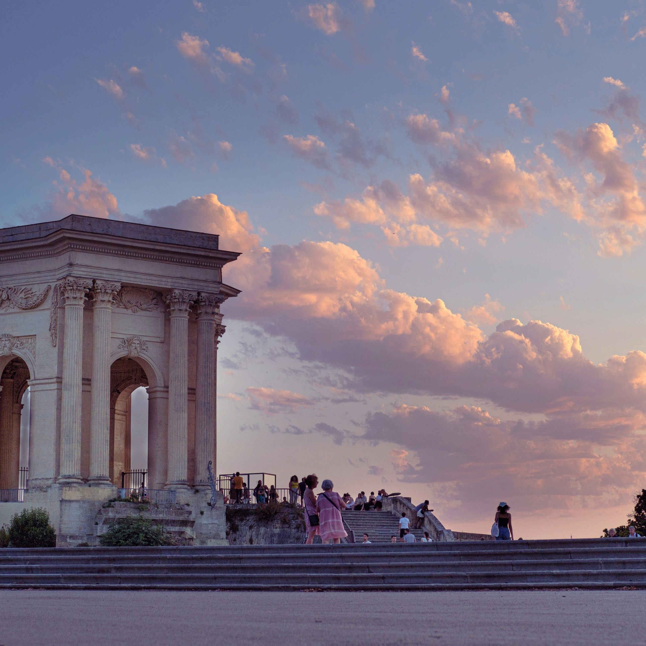 Transport Montpellier vs Location Voiture: Lequel Choisir?